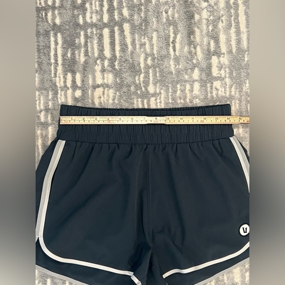Vuori Cardiff Short in Charcoal Color Block, size M, EUC - Picture 5 of 8